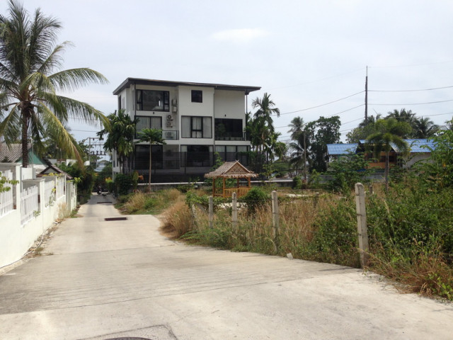 ขายที่ดินใกล้ทะเลหาดกะหลิม ป่าตอง หน้าคอนโด เนื้อที่  71 ตร.วา ขาย 12.5 ล้าน