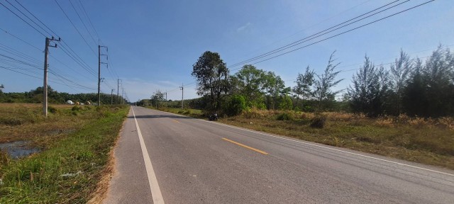 ขายที่ดินหน้าติดถนนทางหลวงบางสะพาน ประจวบคีรีขันธ์ เนื้อที่ 1 ไร่เศษ ขาย 2 ล้าน