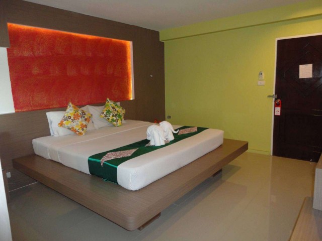 SALE ขายกิจการเมืองภูเก็ต ถนนหลวงพ่อ เนื้อที่ 370 ตร.วาจำนวน 66 ห้องขาย 125 ล้าน