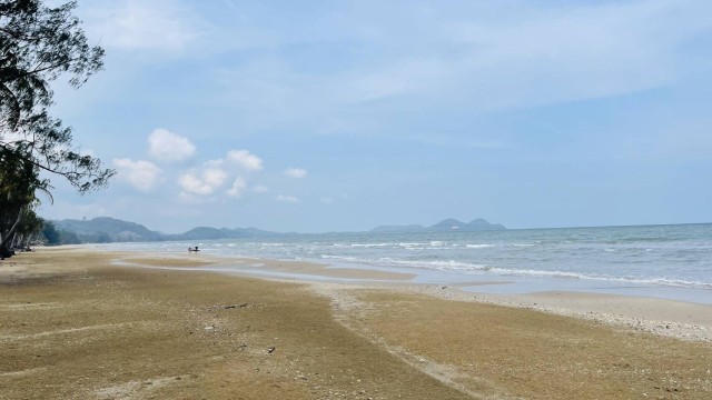 SALEขายที่ดินติดทะเลชุมพร และติดถนนทางหลวงชลบท เนื้อที่1ไร่เศษขาย 8.5 ล้าน