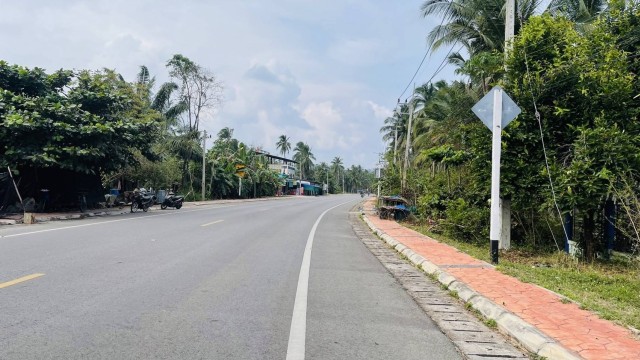 SALEขายที่ดินติดทะเลชุมพร และติดถนนทางหลวงชลบท เนื้อที่1ไร่เศษขาย 8.5 ล้าน