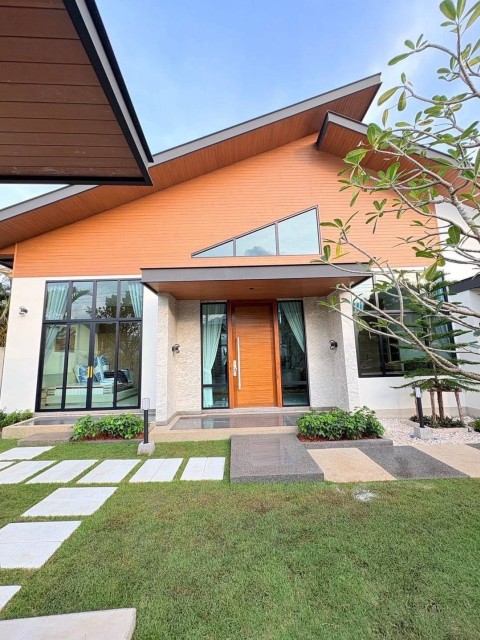 ขายพลูวิลล่าในซอยพัฒนา ราไวย์ เนื้อที่177ตร.วา พื้นที่ใช้สอย350ตร.ม ขาย27.9ล้าน