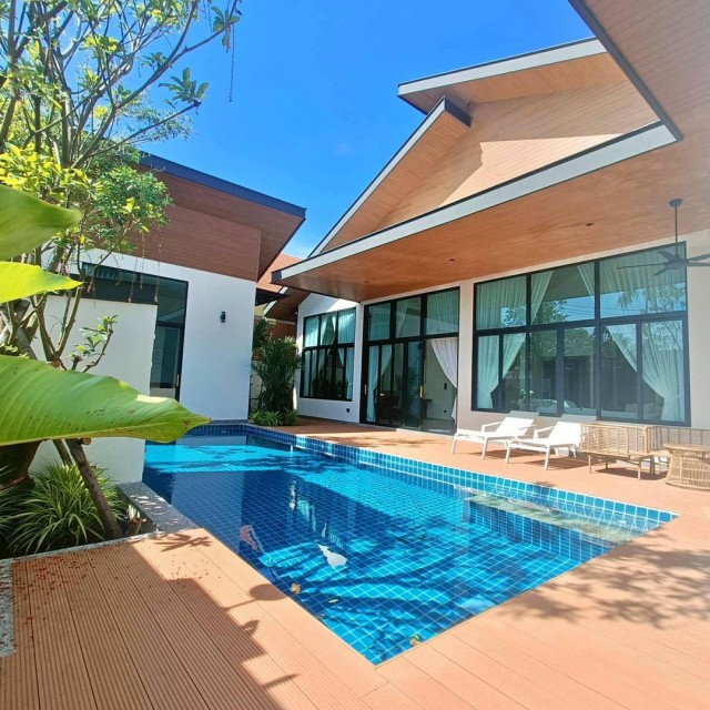 ขายพลูวิลล่าในซอยพัฒนา ราไวย์ เนื้อที่177ตร.วา พื้นที่ใช้สอย350ตร.ม ขาย27.9ล้าน