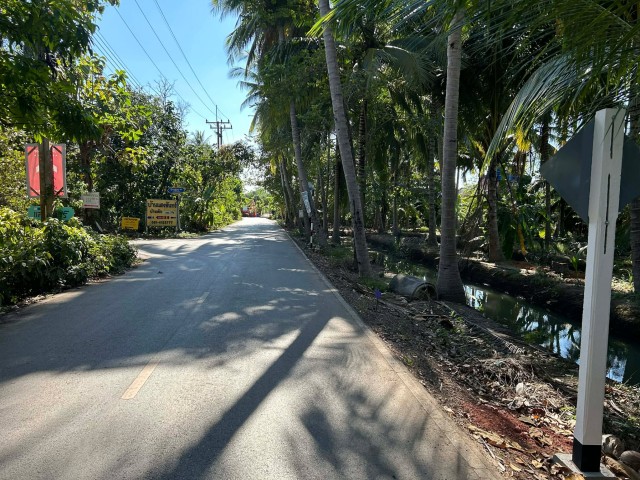 SALEขายที่ดินติดคลองใกล้แม่น้ำแม่กลอง-อัมพวา เนื้อที่ 1 ไร่เศษ ขายเหมา 4.5 ล้าน