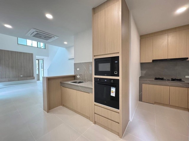 PRIVATE POOL VILLA FOR SALE Price 13.5 MLB.