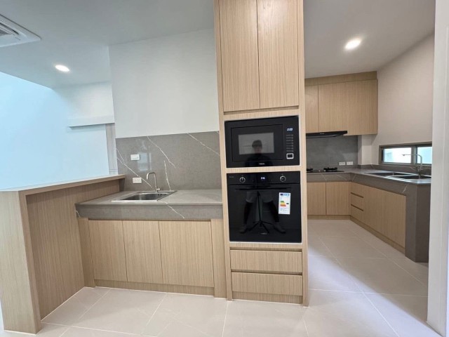 PRIVATE POOL VILLA FOR SALE Price 13.5 MLB.