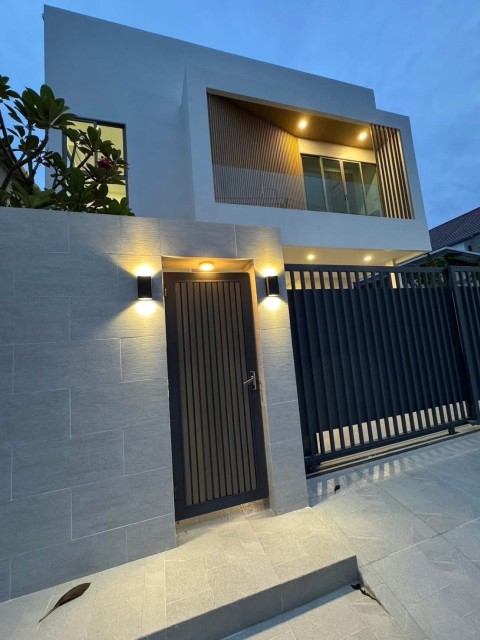 PRIVATE POOL VILLA FOR SALE Price 13.5 MLB.