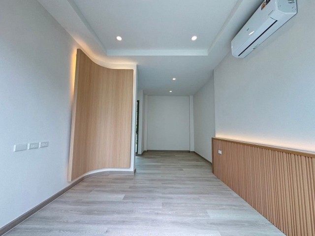 PRIVATE POOL VILLA FOR SALE Price 13.5 MLB.