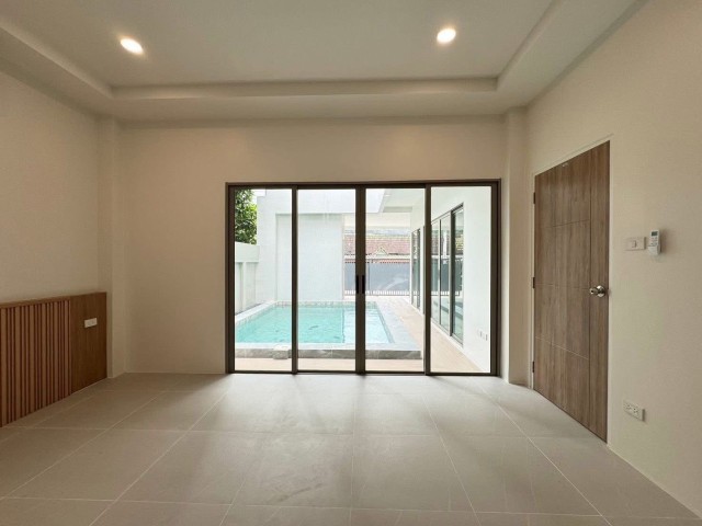 PRIVATE POOL VILLA FOR SALE Price 13.5 MLB.