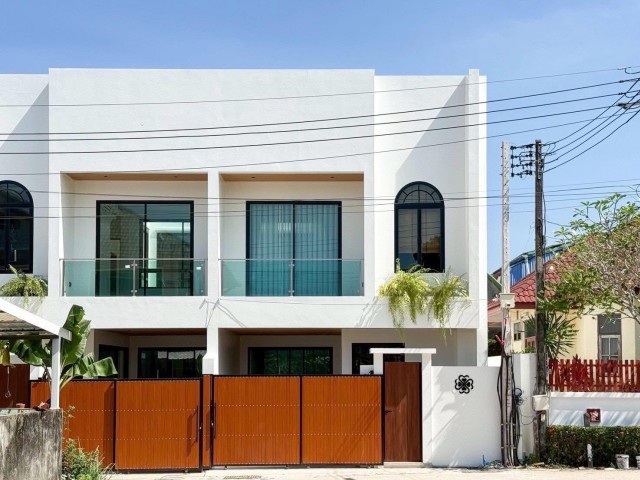 Brand-New Villa for Sale Pasak Price 8.5 MLB.