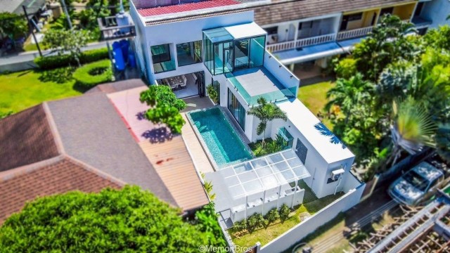 ขายพูลวิลล่าพร้อมตกแต่ง ราไวย์, ภูเก็ต เนื้อที่ 62 ตรง.วา ขาย 14.5 ล้าน