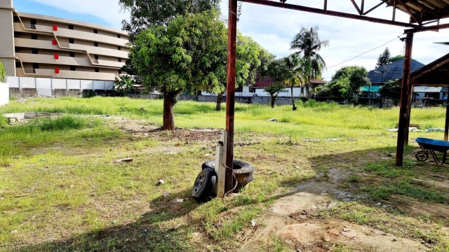 forrentให้เช่าที่ดินกิจการกะตะในซอยปฎัก3 เนื้อที่4ไร่ ค่าเช่า250,000บาทต่อเดือน