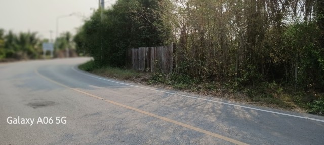 SALEขายที่ดินพร้อมบ้านทรงไทยติดคลอง ลาดใหญ่ เนื้อที่ 4 ไร่เศษ ขายเหมา 15 ล้าน