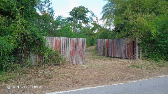 SALEขายที่ดินพร้อมบ้านทรงไทยติดคลอง ลาดใหญ่ เนื้อที่ 4 ไร่เศษ ขายเหมา 15 ล้าน