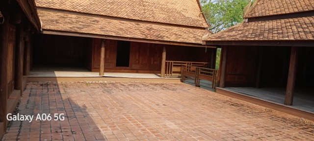 SALEขายที่ดินพร้อมบ้านทรงไทยติดคลอง ลาดใหญ่ เนื้อที่ 4 ไร่เศษ ขายเหมา 15 ล้าน