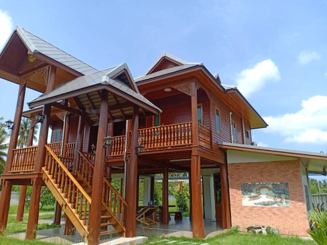 SALEขายที่ดินพร้อมบ้านทรงไทยติดแม่น้ำแม่กลอง สมุทรสงคราม เนื้อที่6ไร่ ขาย55ล้าน