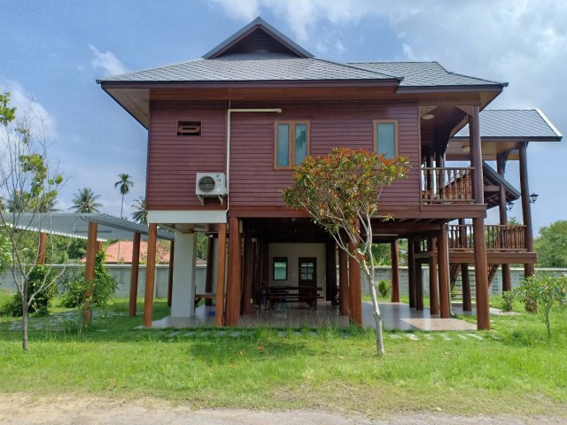 SALEขายที่ดินพร้อมบ้านทรงไทยติดแม่น้ำแม่กลอง สมุทรสงคราม เนื้อที่6ไร่ ขาย55ล้าน