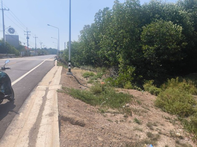 SALEขายที่ดินใกล้ทะเลบางแก้ว เมืองสมุทรงสงคราม เนื้อที่23ไร่เศษ ขาย1.5ล้านต่อไร่