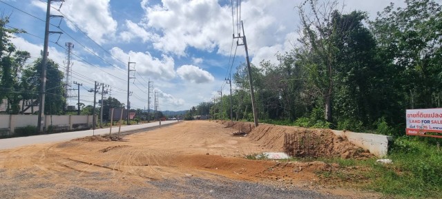 SALEขายที่ดินถลางบ้านพาราตรงข้ามสนาม มิชชั่นฮิลล์ เนื้อที่27ไร่ขาย 5.5ล้านต่อไร่