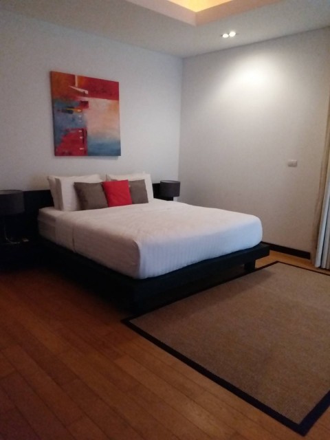 SALEขายห้องชุดใกล้ทะเลหาดบางเทาใน Mandala Condoชั้น.2เนื้อที่290ตร.มขาย24ล้าน
