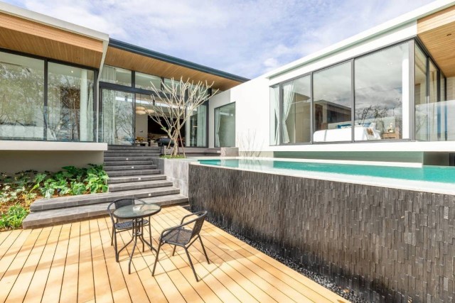 SALEขายห้องชุดใกล้ทะเลหาดบางเทาใน Mandala Condoชั้น.2เนื้อที่290ตร.มขาย24ล้าน