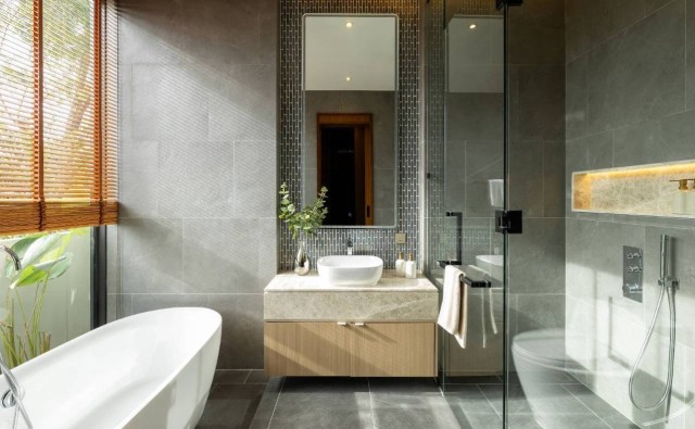 SALEขายห้องชุดใกล้ทะเลหาดบางเทาใน Mandala Condoชั้น.2เนื้อที่290ตร.มขาย24ล้าน